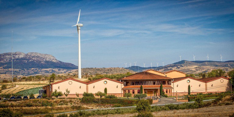 Gesternova's tweet photo. "El orgullo de ser pioneros en autoconsumo con energía eólica" @Argolabe lo último en nuestro blog @skverdes => https://t.co/9qB2NpttsZ https://t.co/M14PMowfos