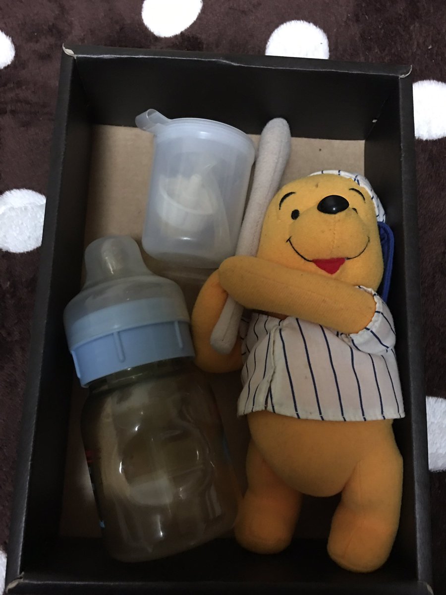 shoshoppy's tweet photo. 昨日開けるはずだった10年前のやつ😬
入ってるものが面白すぎて笑った🤦‍♂️🤦‍♂️
なつかしーなー。あの頃に戻りたい👍 https://t.co/wp9rXpeP3L