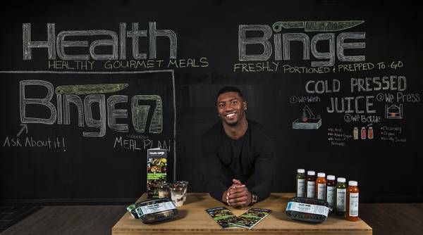 crainslasvegas's tweet photo. Former #NFL player opens #HealthBinge #fastfood biz in #LasVegas. #restaurant Via @VEGASINC https://t.co/k0ZjVtiBBX https://t.co/skd5YKuCZD