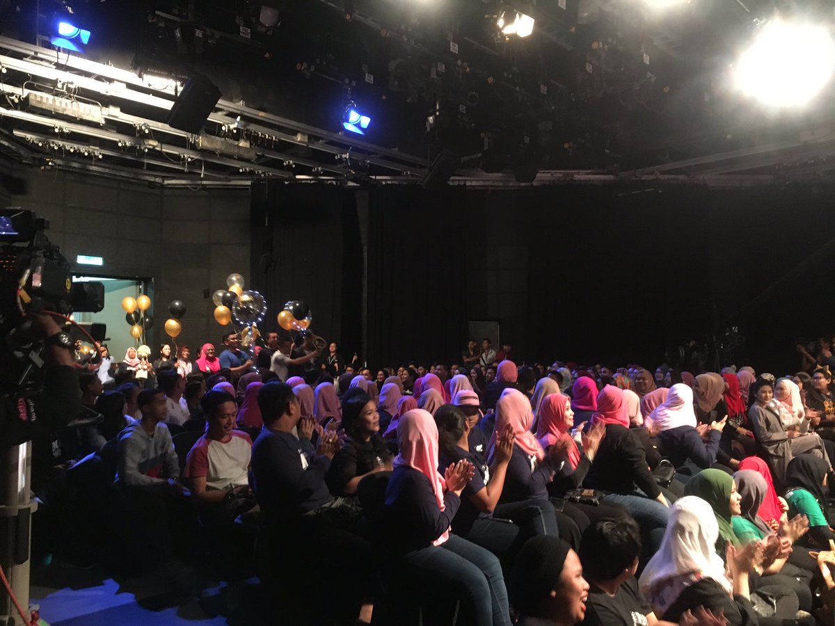 MyMeleTOP's tweet photo. Amboi, @aliffsyukriterlajaklaris masuk dengan kompang okay! Kau hado? Hahahah #MeleTOP https://t.co/IozYwICzs0