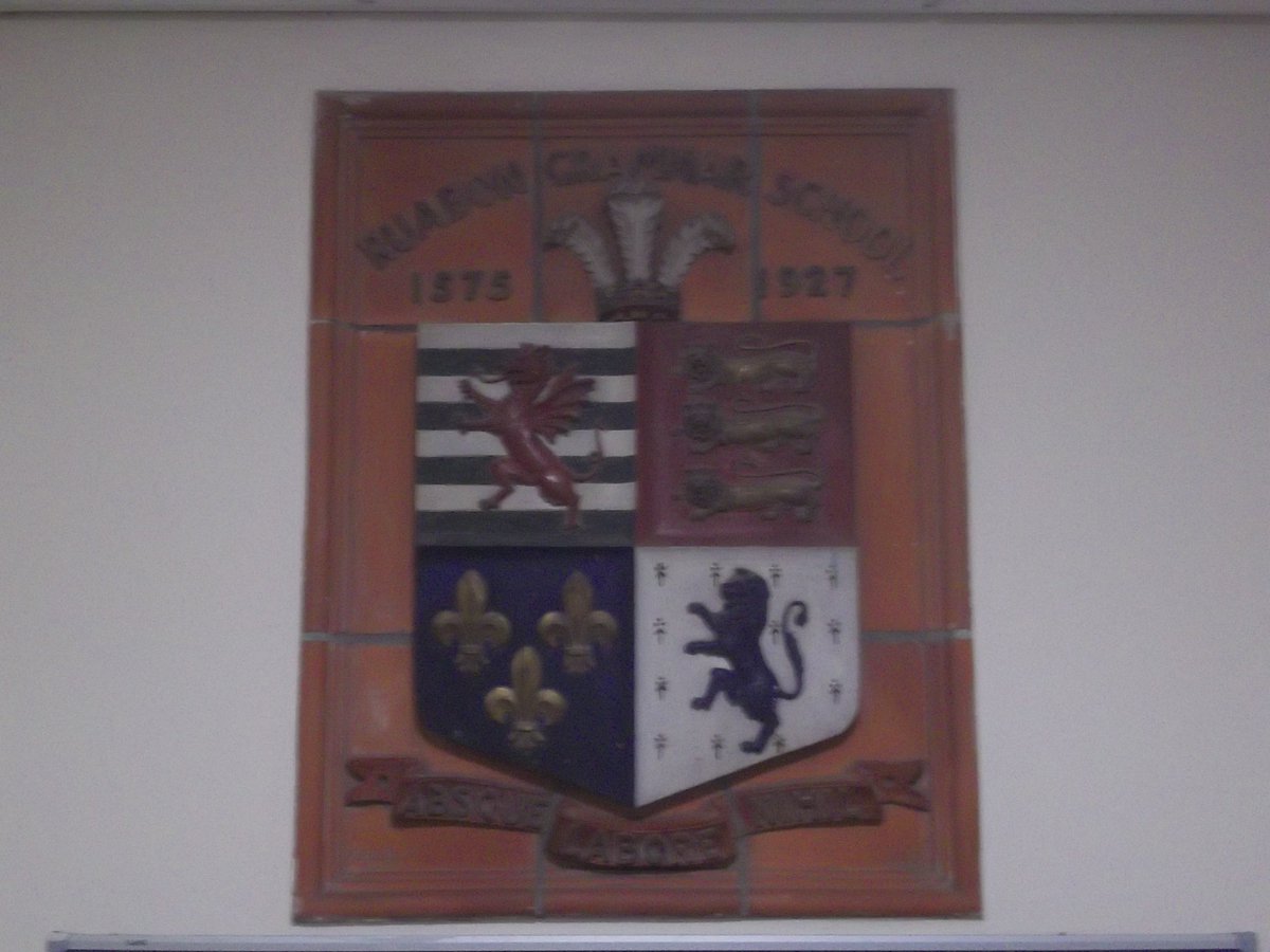YsgolRhiwabon's tweet photo. @Ruabon_ @WrexhamHistory  @GerJonesLeader 
We have some very interesting local history in our school. Tradition in a modern world! https://t.co/SQBhvgIGzr