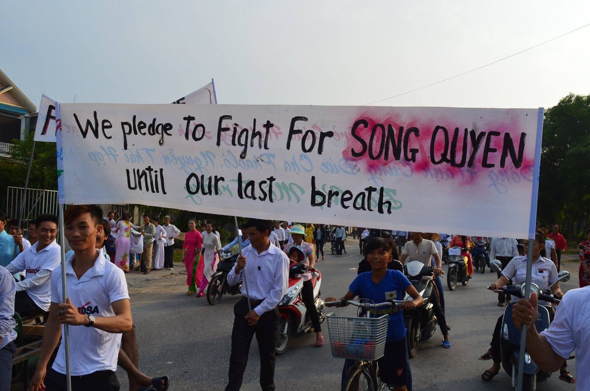 PaulMinhNhat's tweet photo. VN gov. Formosa killed our environment&you protect it.Be careful! Thousands ready for a big demonstration again.Choose nation or death https://t.co/JOgBJztMKs