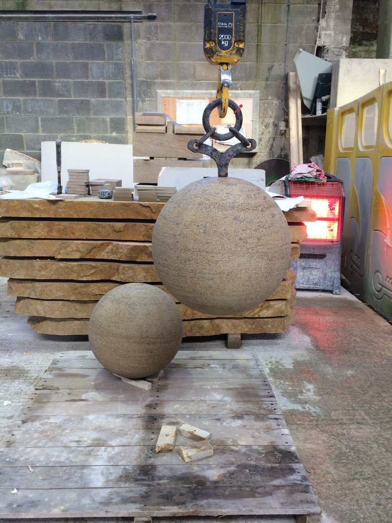 DailyDAlessio's tweet image. Lifting my balls with Lewis pins #stonemasonry