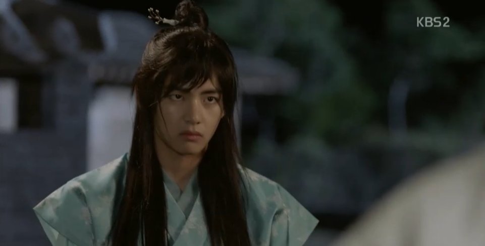 JiHa_ViO_DaNDy's tweet photo. Hansung got emotional tonight... be brave Hansung Rang!!! 💪💪💪👊👊👊#Hwarang #뷔 #방탄소년단 @BTS_twt https://t.co/JmbklhWy2x