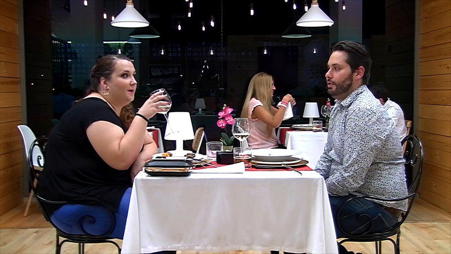 firstdates_tv's tweet photo. Cantar en el karaoke requiere ciertos pasos previos para José María #FirstDates252 https://t.co/l31X3eQpKs https://t.co/epJUK0CRT9