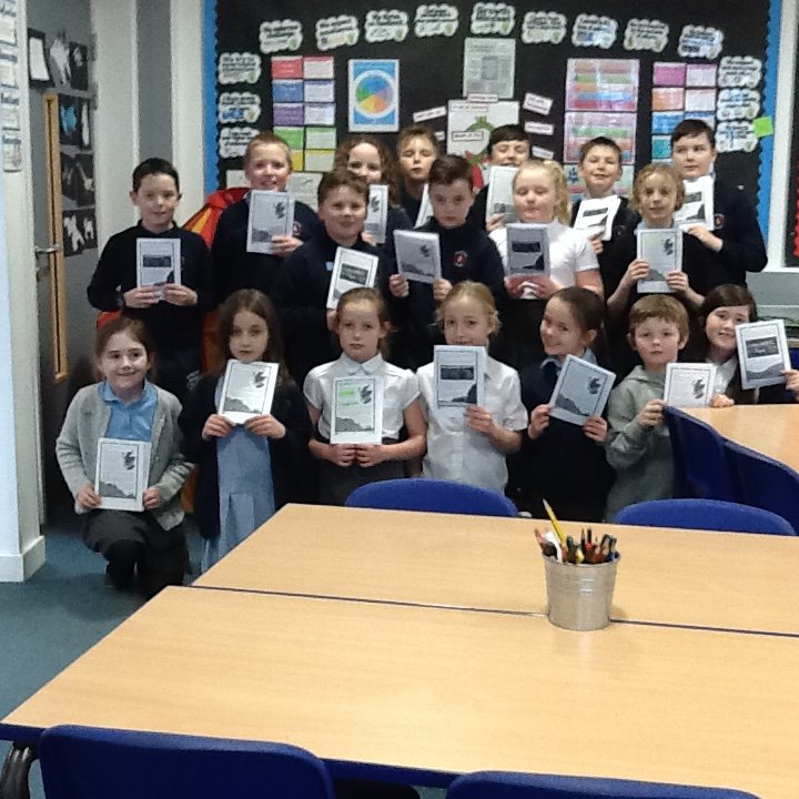 GorebridgePS's tweet photo. Linking their Learning in P5M today using comprehension and research skills in their learning about Scotland #linkingourlearning https://t.co/N2cbE6mczn