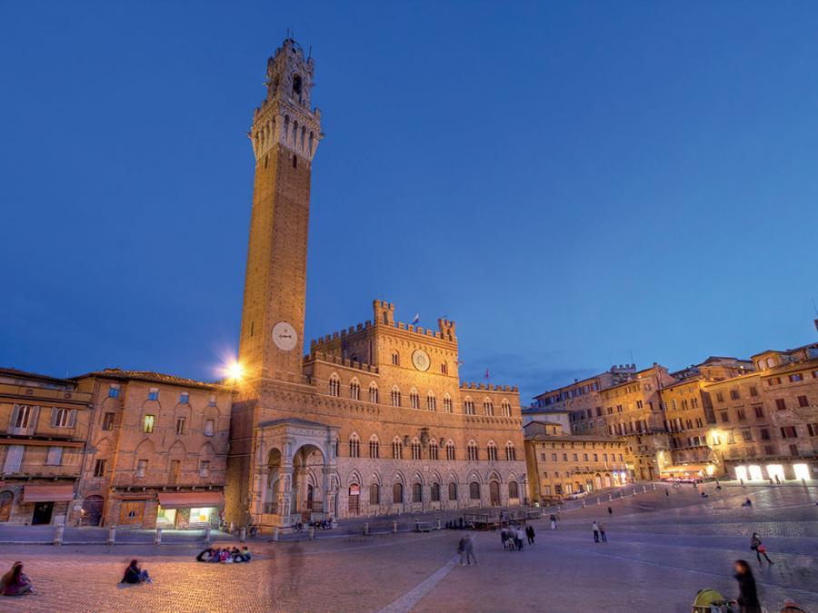 Tourboks's tweet photo. Get an introduction to the art, architecture, and history of #Siena on a guided walking tour: https://t.co/FXHjQxZP2Q https://t.co/I0ogzDHlzI