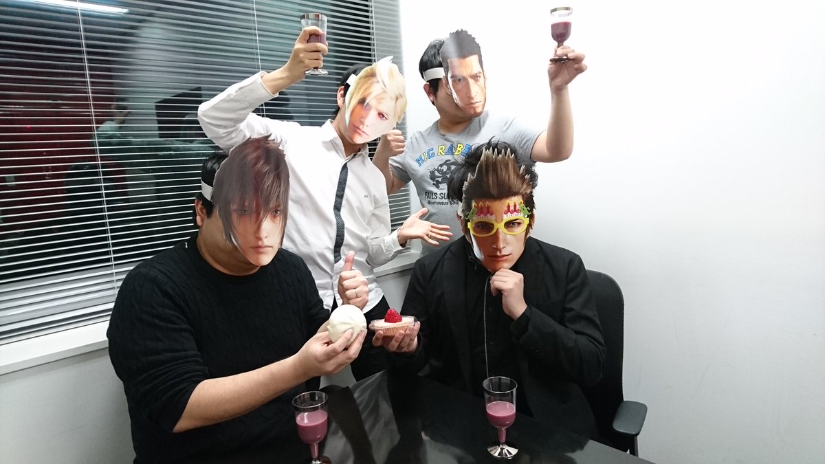 Fami Xv On Twitter ちなみに 育ち盛りの王子が持っているのは肉まん みんなが飲んでるのはワインじゃなくてアサイードリンクだよ そしてイグニスはこのためだけに出社してきたので アサイー飲んで帰ったよ 実話 Ff15 Ffxv イグニス生誕祭 イグニス誕生日顔