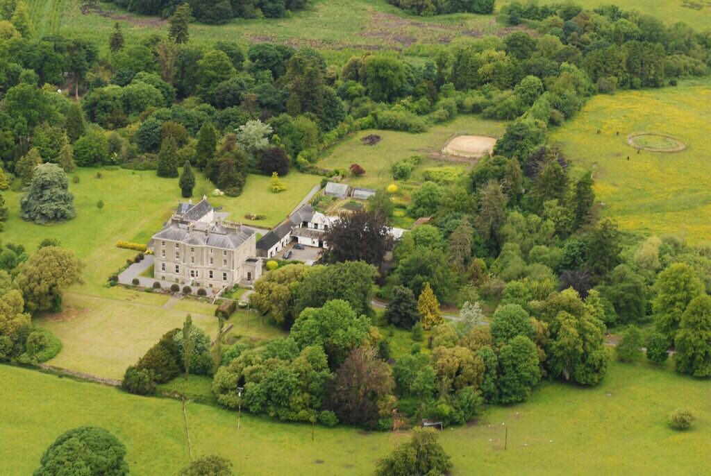 RahinstonEvents's tweet photo. Sky view of Rahinston... Lovely shots of gardens, woods, yards... A perfect spot for movie location, marquee weddings, yurts, so much scope. https://t.co/eKzXV37Iwu