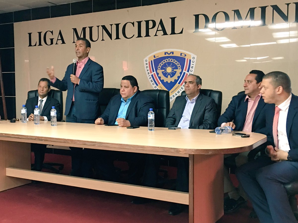 propeepgob's tweet photo. @DomingoCG1 realiza la presentación del Plan #QuisqueyaLimpia que se encargará de manejar integralmente los residuos sólidos en municipios. https://t.co/vexIjbTH5w