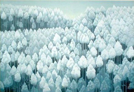 「十二月に入って間もなくの明るい朝だった。（中略）
陽の当たる山の斜面は、梢に丸く残された葉の繁みが、粉を振りかけたように白くなって重なり並び、その間を真直ぐな幹の列が、明暗の縞模様を描いてリズミカルに連なっていた。」

《北山初雪》1968年 川端康成記念館