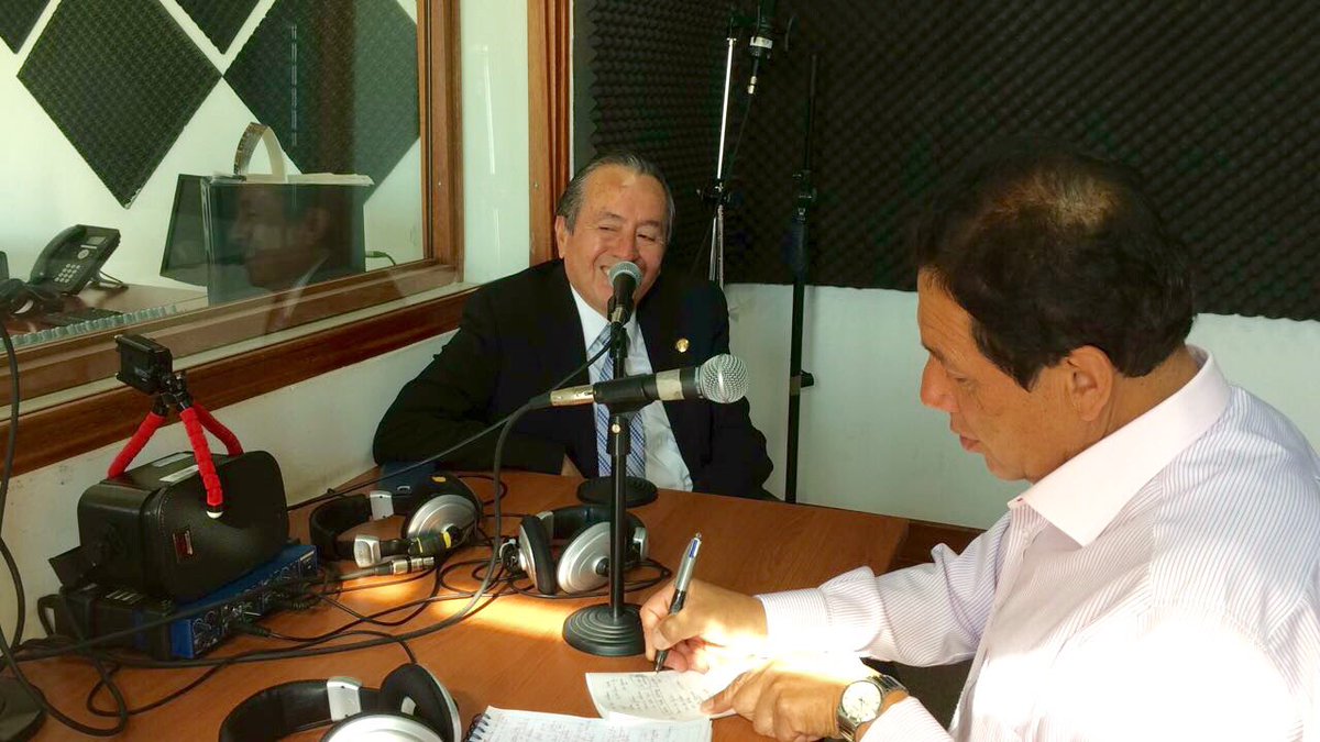 MoisesTacle's tweet photo. En #VIVO desde #RadioDistrito junto a Félix Narváez dial 102.9 FM  hablamos de la importancia de la fiscalización y nuestro plan de gobierno https://t.co/aNdz5Z9MUv