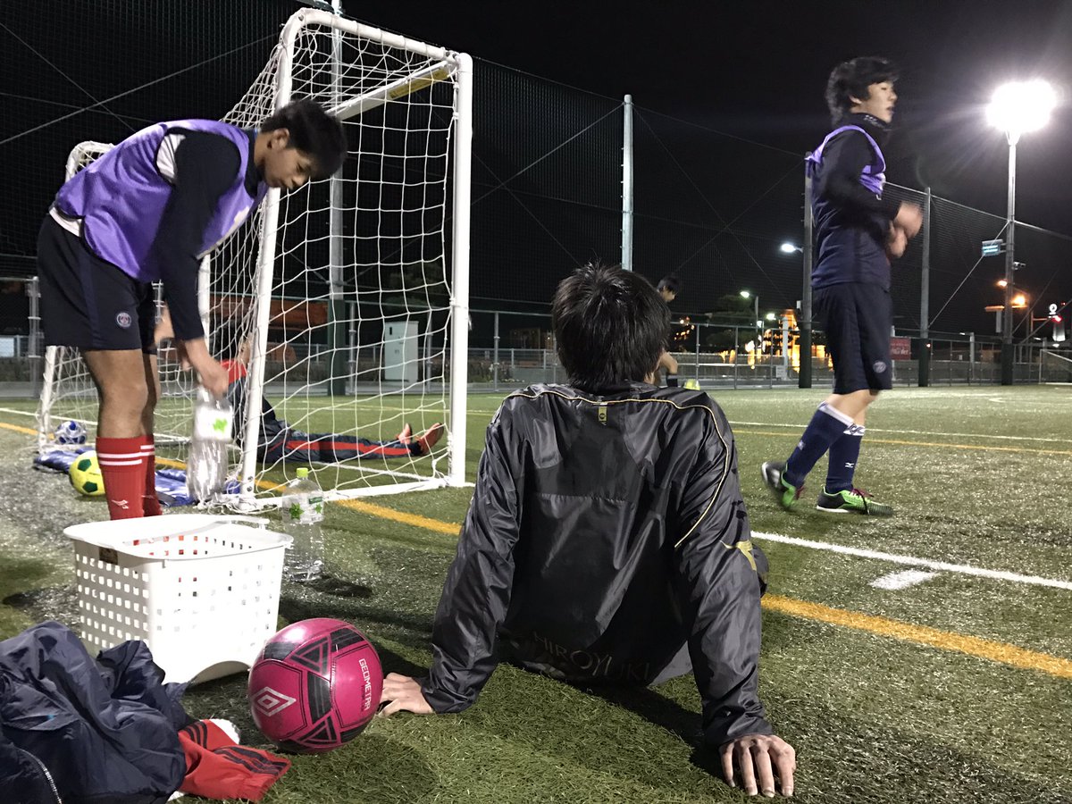 fc_unify_2015's tweet photo. 2月1発目の活動お疲れ様でした😉
シニア大倉さんともトレーニングマッチ出来ていい刺激になりました🔥
冷え込んだ中での練習だったので体調管理はしっかりと！✨
次回の活動日は2月21日 #大蔵海岸多目的広場 #20時〜 #参加者募集中 #フットサル #FC・UNIFY #一つになる https://t.co/u5bFID49Lh