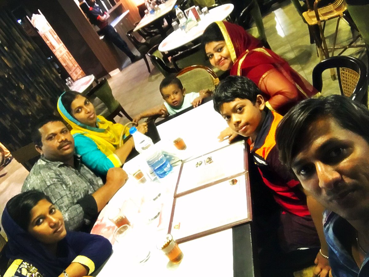 thanzeers's tweet photo. #Family #Dinner #Dheputtu #Travel #Happy #Fun #Memories #Kaizumon https://t.co/0RYCVqrbBP