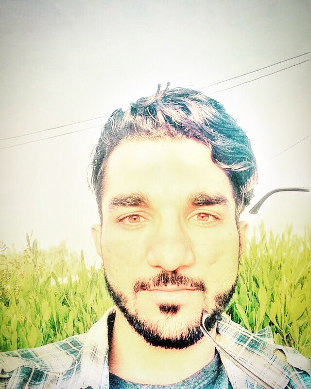 dashedii's tweet photo. حقيقت اين است كه هرکسی تو را خواهد رنجاند؛ فقط بايد آنهايی را پيدا كنی كه ارزش رنج كشيدن به خاطرشان را داشته باشند. https://t.co/F4VAxrRIMX