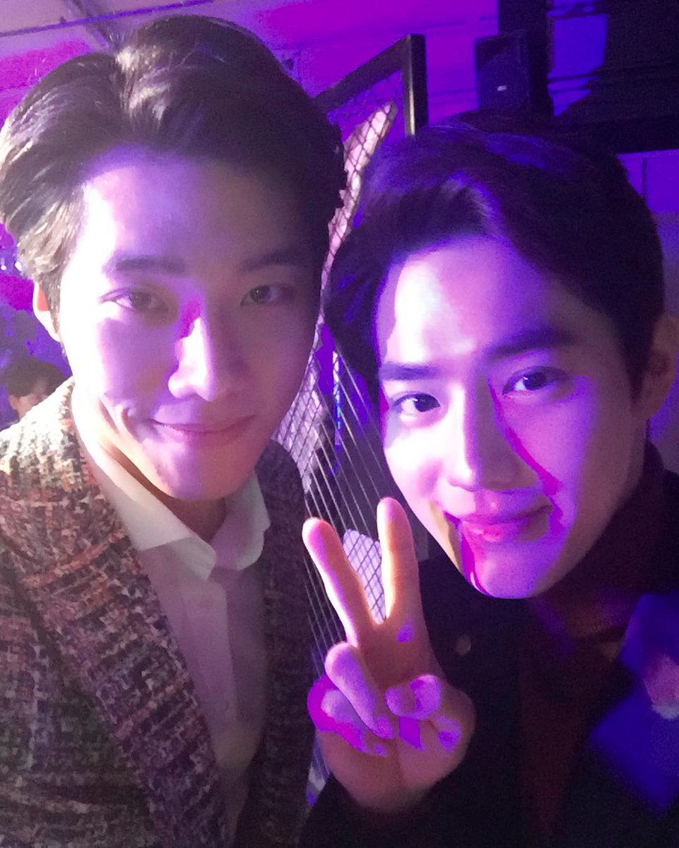 SMent_EXO's tweet photo. [TRANS] 170207 real_hyuck Instagram Update with #EXO Suho
https://t.co/QKAiQwsMGC https://t.co/8gPScNUmnd
