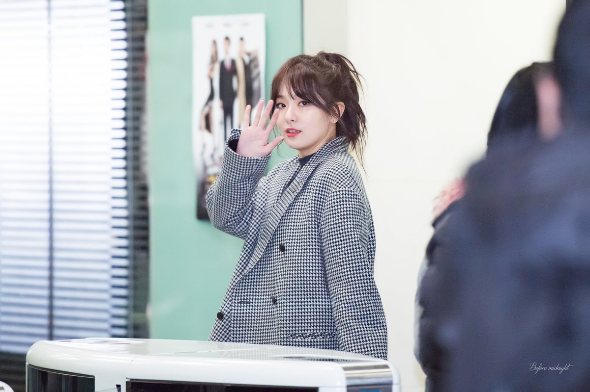 BFmidnight's tweet photo. 170207 #레드벨벳 #RedVelvet #슬기 SBS 3pics https://t.co/6Q81cH8TB7