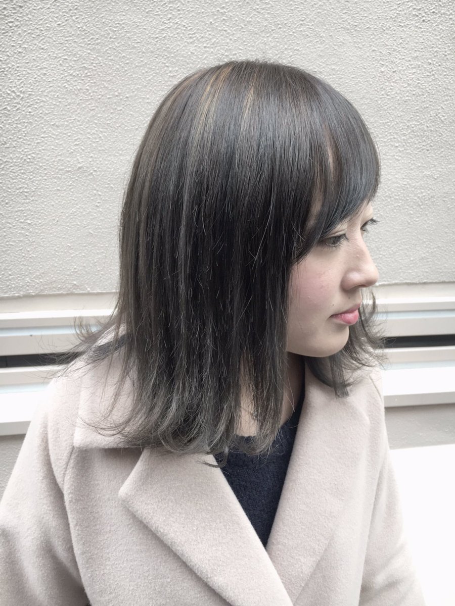 Prgs はまぐり No Twitter デザインアッシュグレー 我が妹が来てくれました アッシュグレー ベース に ハイライト と 毛先にかけて シルバーグレー の ナチュラルグラデーション W 仕上げは グロッシー 外ハネ プログレスプラス ヘアカラー