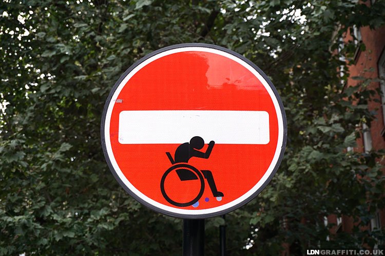 LDNGraffiti's tweet image. It's a sign! ... @CletAbraham #StreetArt in London