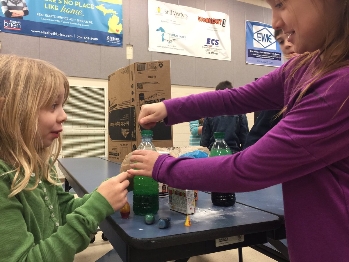 ILove2Teach4th's tweet photo. Excited about Science Fair!  Proud of those who participated.  #heritagelearn  #sascompass https://t.co/6eFAIKoqlv