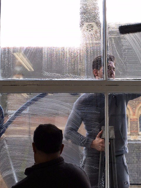 rapideye.darkroomKamikaze father and son window cleaning team @rapideye.darkroom #dontlookdown