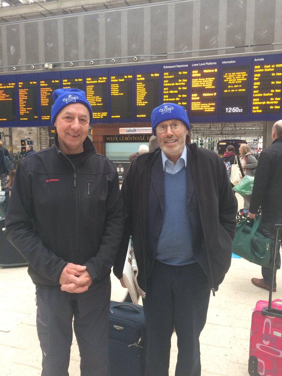 Kez_Clark's tweet photo. The sights you see in Glasgow Central station! These boys will do anything to promote Scotch Lamb @qmscotland #countrycomestotown #nfus2017 https://t.co/Orw4o2bh7L