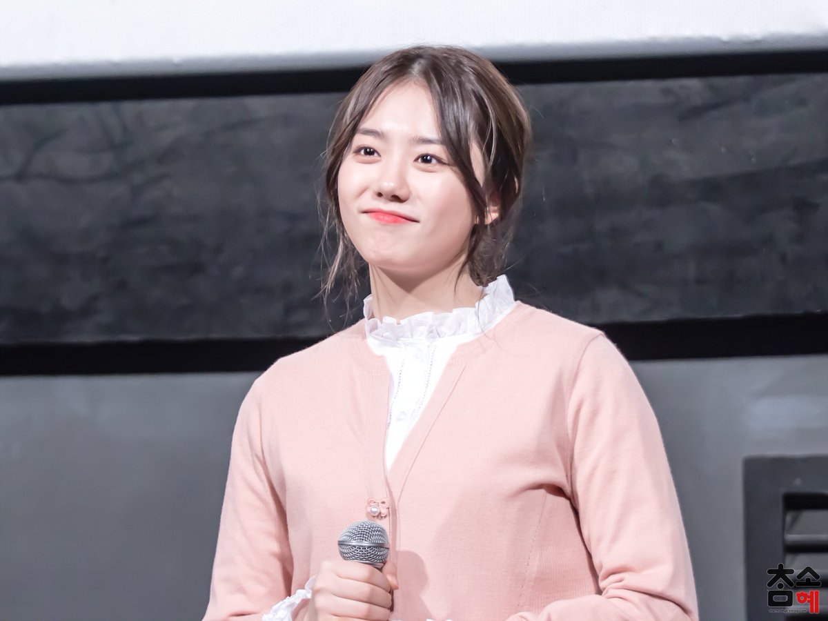 charm_sohye's tweet photo. 170207 발레리나 무대인사 소혜 직찍3
#김소혜 #소혜 #sohye #발레리나
https://t.co/tIuDd8u0uB https://t.co/bfM5aJaLRe