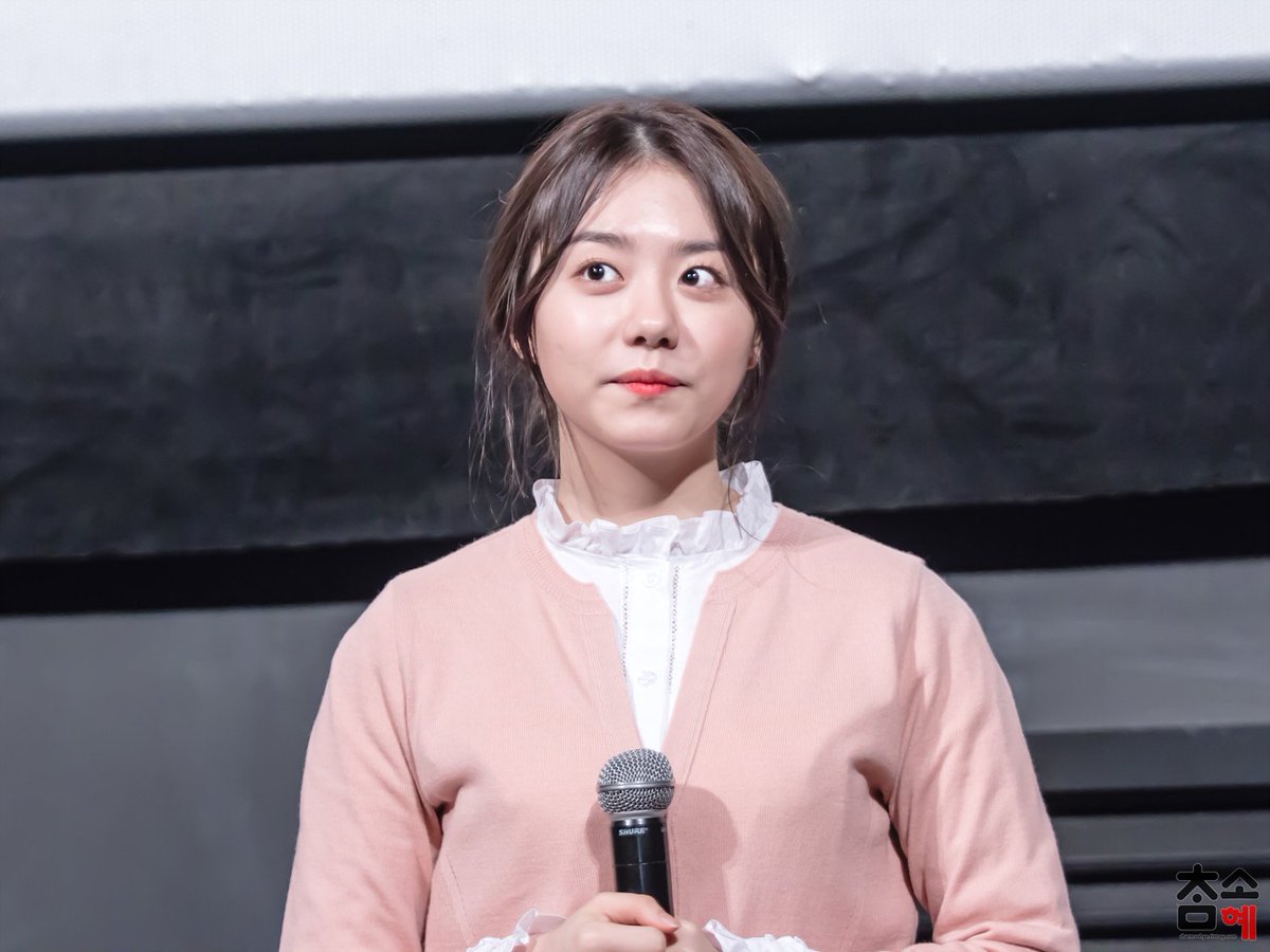 charm_sohye's tweet photo. 170207 발레리나 무대인사 소혜 직찍3
#김소혜 #소혜 #sohye #발레리나
https://t.co/tIuDd8u0uB https://t.co/bfM5aJaLRe