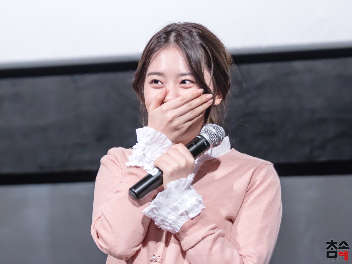 charm_sohye's tweet photo. 170207 발레리나 무대인사 소혜 직찍3
#김소혜 #소혜 #sohye #발레리나
https://t.co/tIuDd8u0uB https://t.co/bfM5aJaLRe