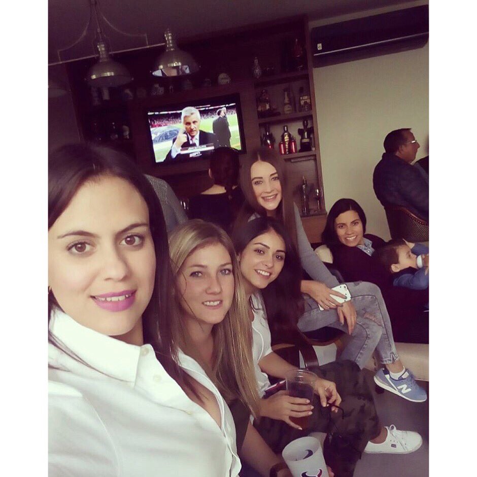 ValeriaEstradaC's tweet photo. 🏈 Sbowl 2017 https://t.co/8mgflx7eKV