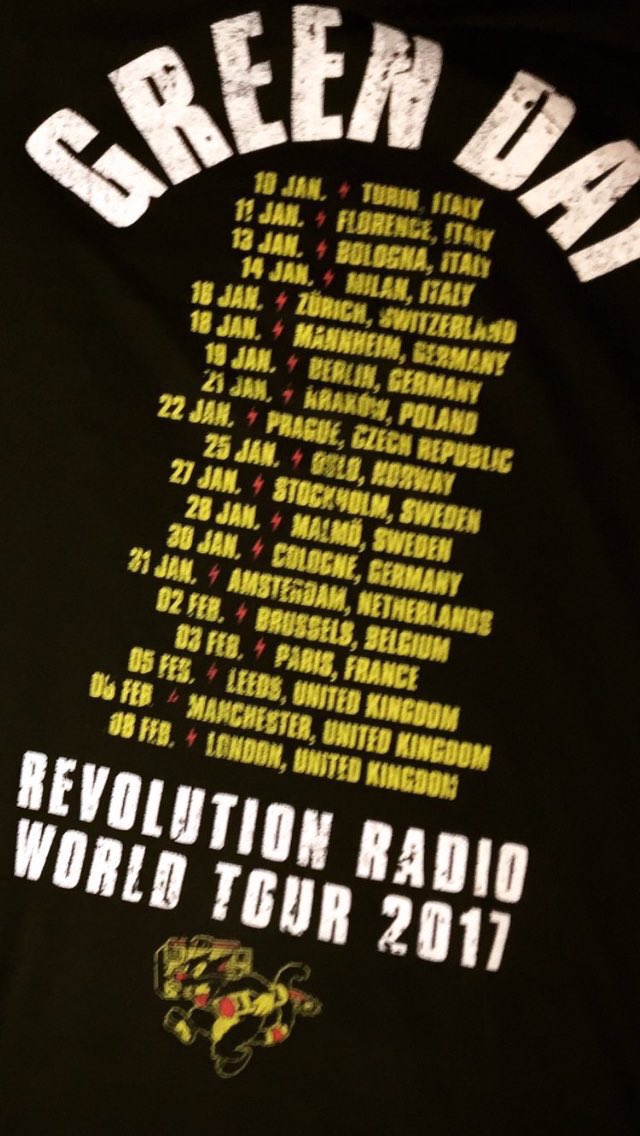 are_we_we_are's tweet image. Green Day 🎸#RevolutionRadioTour #onemorestop #2017