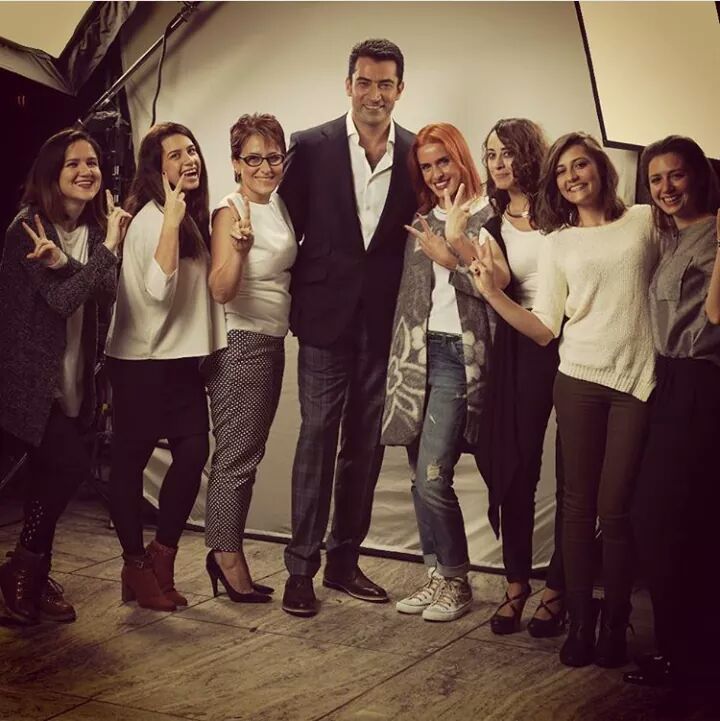 LessaNogu's tweet photo. Eu queria está aí, nem que fosse nos bastidores! #Ezel @EzelPorSiempre @EzelOfficial @EzelPasion @EzelBrasilturca @joeleneal @katsbelli https://t.co/PogJYvIATM