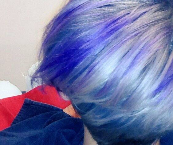 EspeVisagista's tweet photo. Trabajando los colores fantasía #grises #azules #decolorar https://t.co/PTveJkdRvH