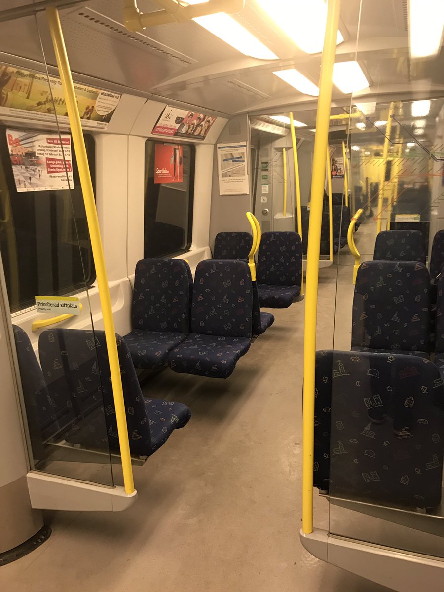 TheAlPitcher's tweet photo. Rush hour Stockholm #systemkollapse #sverigesyndrome https://t.co/XhaWHqNkJW