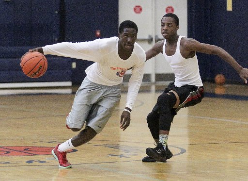 JRWagner5's tweet photo. Royal Palm Beach F Jules Jasmin eclipsed the 1,400-point scoring mark this season, and is looking for more: https://t.co/xJq25Ye0qF https://t.co/c3beqbIFX8