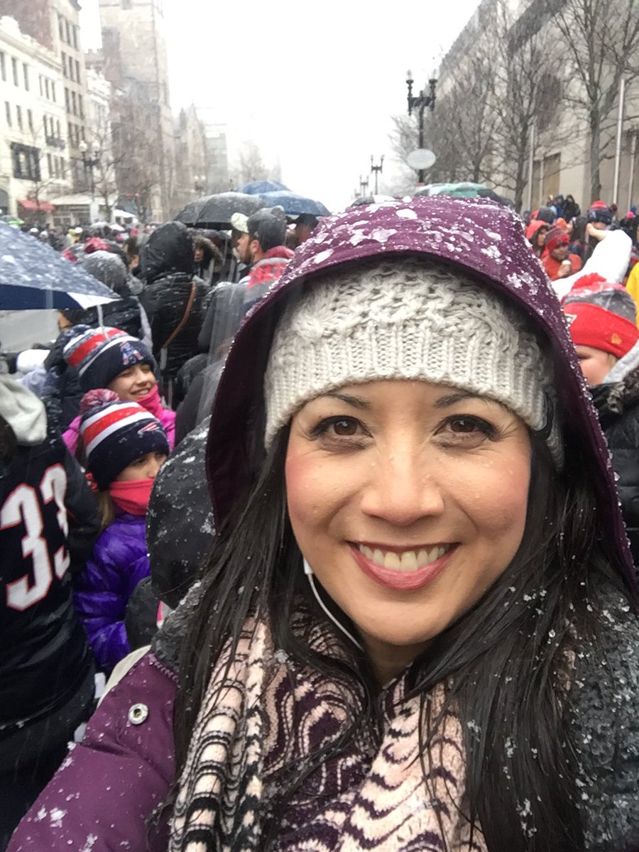 seracongi's tweet photo. Forgot to pack waterproof mascara for #parrots parade #wcvb https://t.co/jZwDy32Hn9