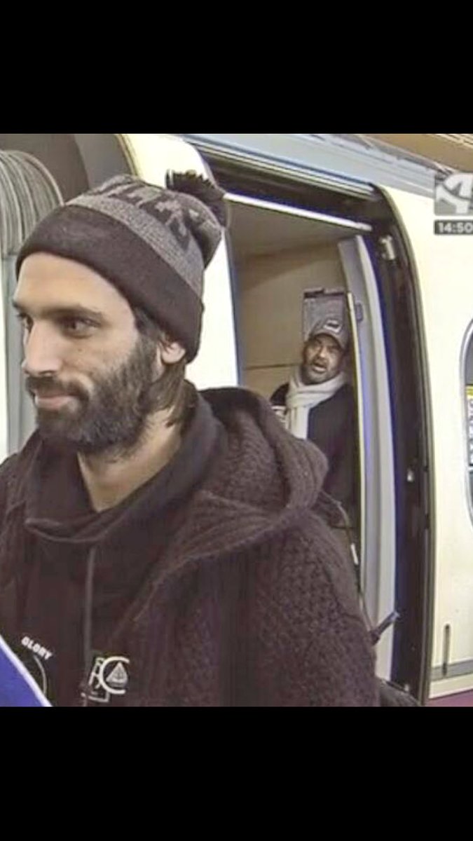 josecorbacho's tweet photo. Quiero desmentir que vaya a formar dupla en ataque con Samaras en el  @RealZaragoza 
(Ya decía yo que ese hipster me sonaba)
:-) https://t.co/UGAUmFYp0r