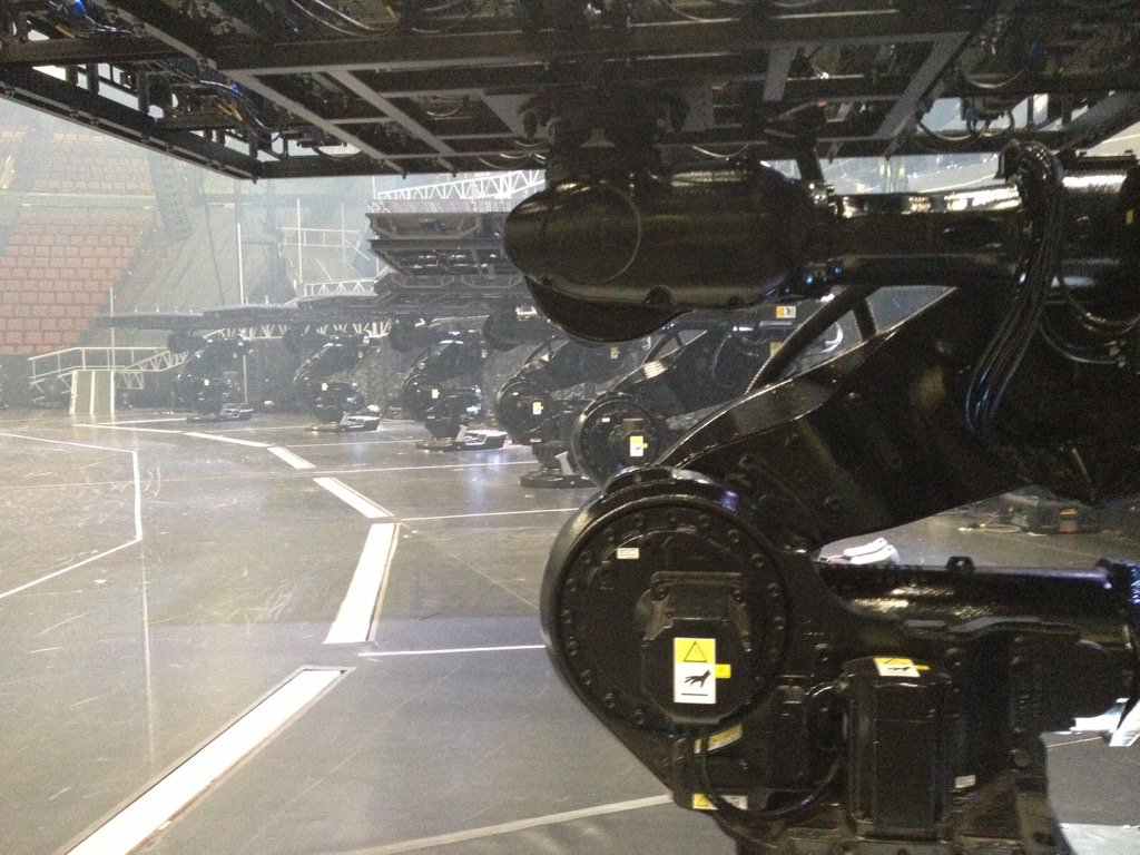 AndyRobot's tweet image. The patented #RoboScreens ready for action.  #robots #art #design #robotics #patents #andyRobot