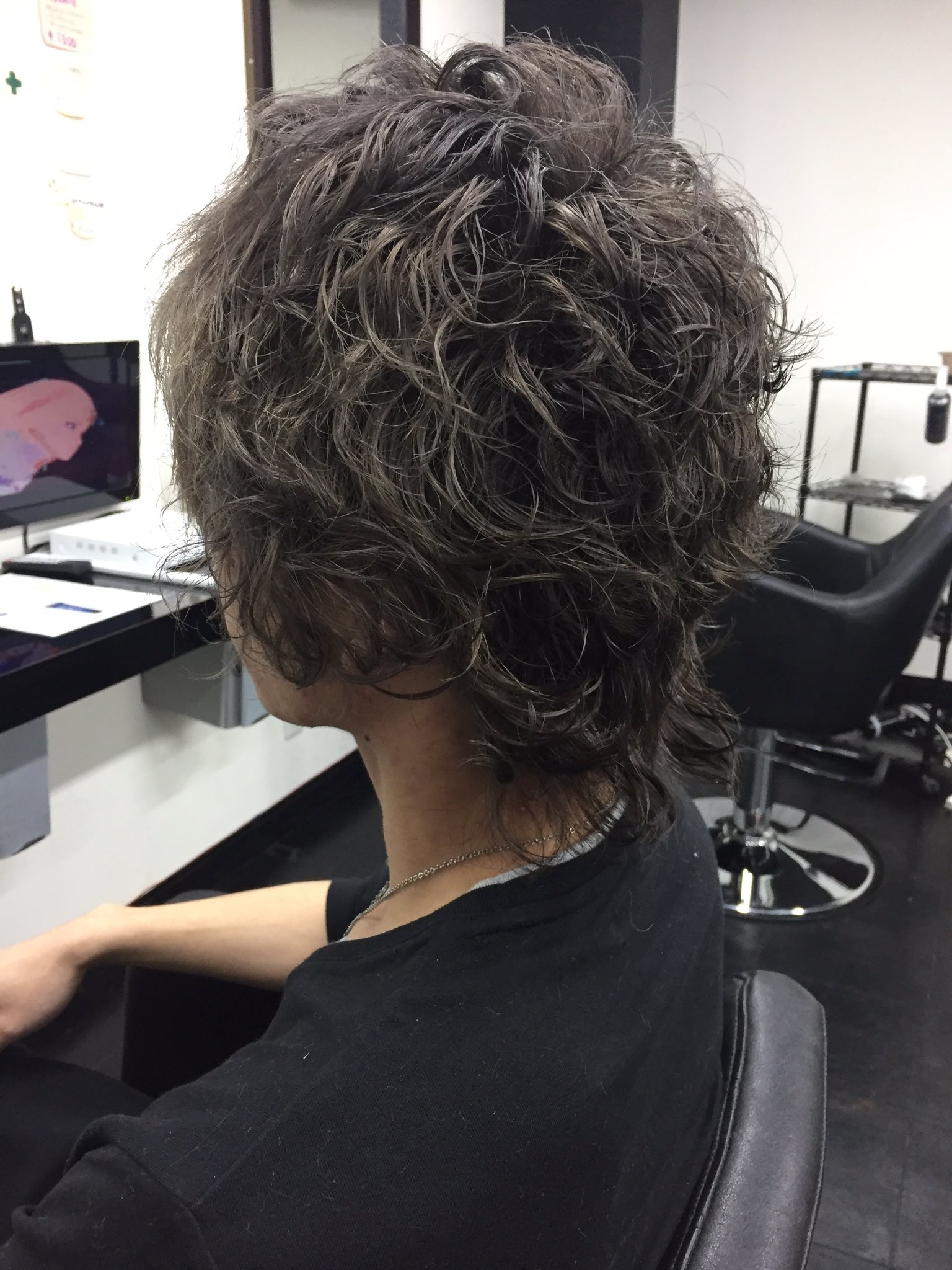 ヘアーラウンジカルネ 熊谷真人 落ちついた深めのある色味のブラックアッシュ T Co Tuhveujyog 滝川 滝川市 美容室 カラー カラーリング 髪色 髪型 アッシュ ブラック アッシュブラック パーマ モデル サロンモデル ヘアカタ