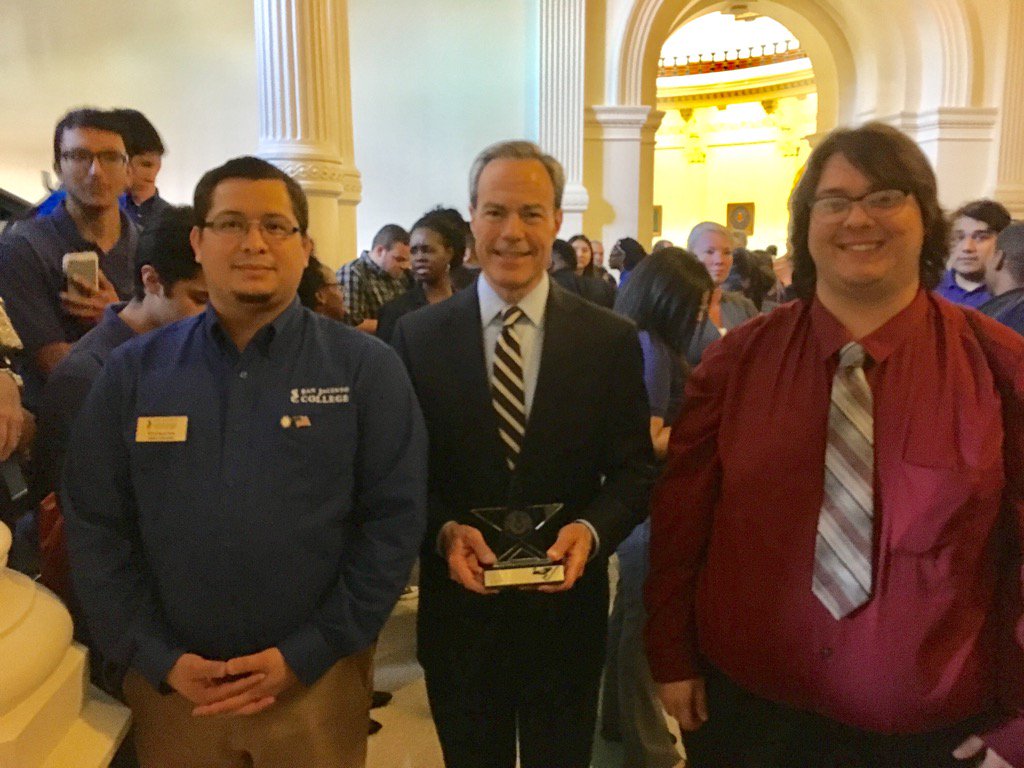 Great to see <a href="/SpeakerStraus/">Joe Straus</a> with <a href="/SanJacCollege/">San Jacinto College</a> Wilfred Alequin-Perea to make a presentation