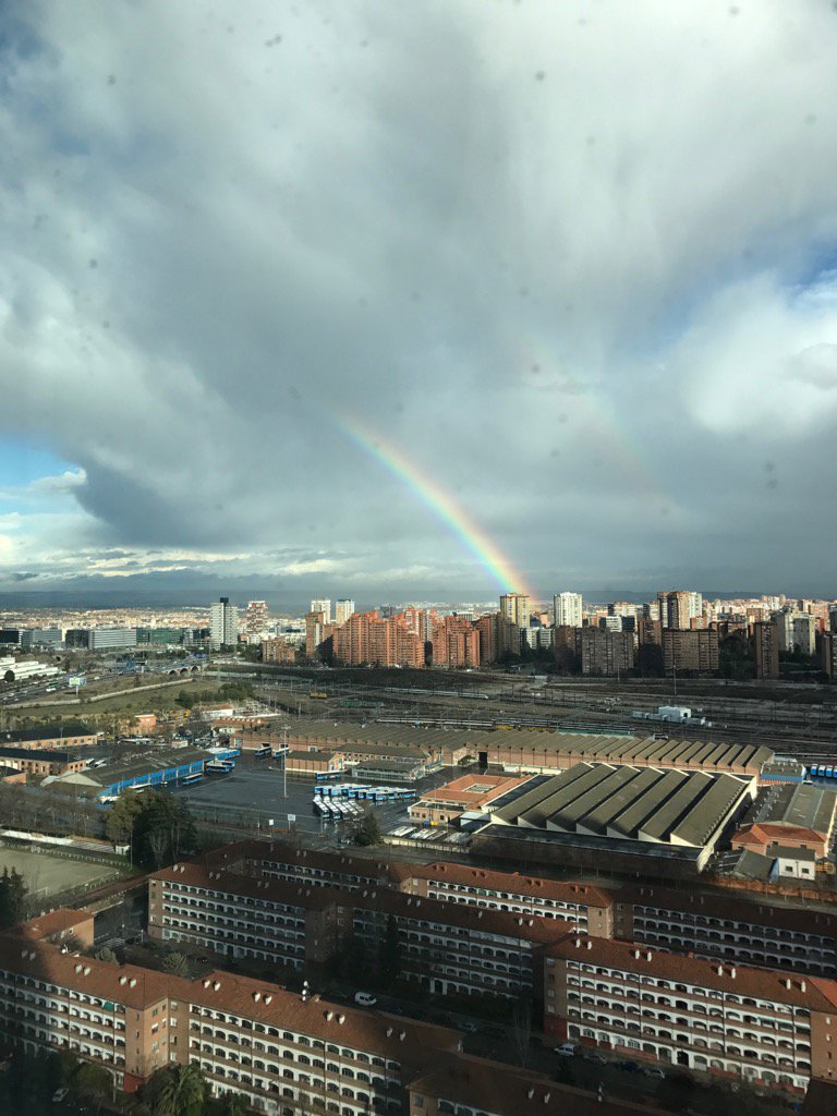 KarenKennedyTCS's tweet photo. Awesome view today. I think this bodes well for @CanadaMWC. Also 2017? #neveradullview #doublerainbow https://t.co/nSFlpS5uVm