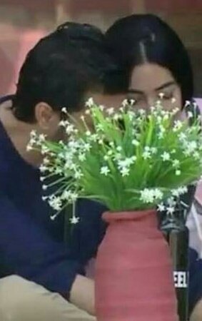Gauravbanifc's tweet photo. "Teri meri baaton ka har lamha
Sab se anjaana
Do lafzoon mein yeh"
#GaurBani #Memories @bani_j @gauravchopraa https://t.co/mSGjJvHm2K