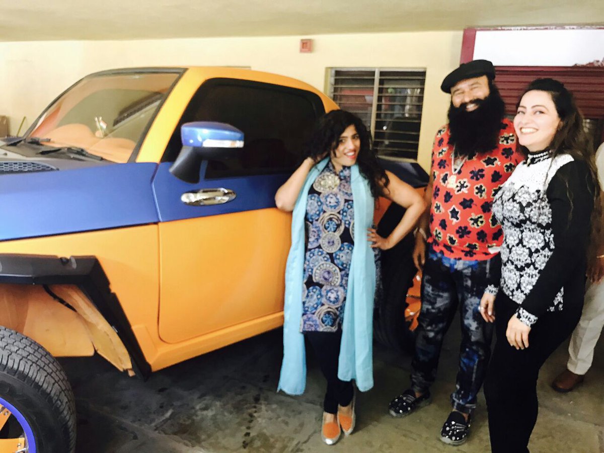 iaakashtiwari's tweet photo. Wow It's Awesome ๐๐๐ค ๐๐๐
U are so Lucky @mymalishka Sis ji ๐๐๐ @insan_honey @Gurmeetramrahim
#MalishkawithMSG
#ThankUForThat https://t.co/xlukXzNSME