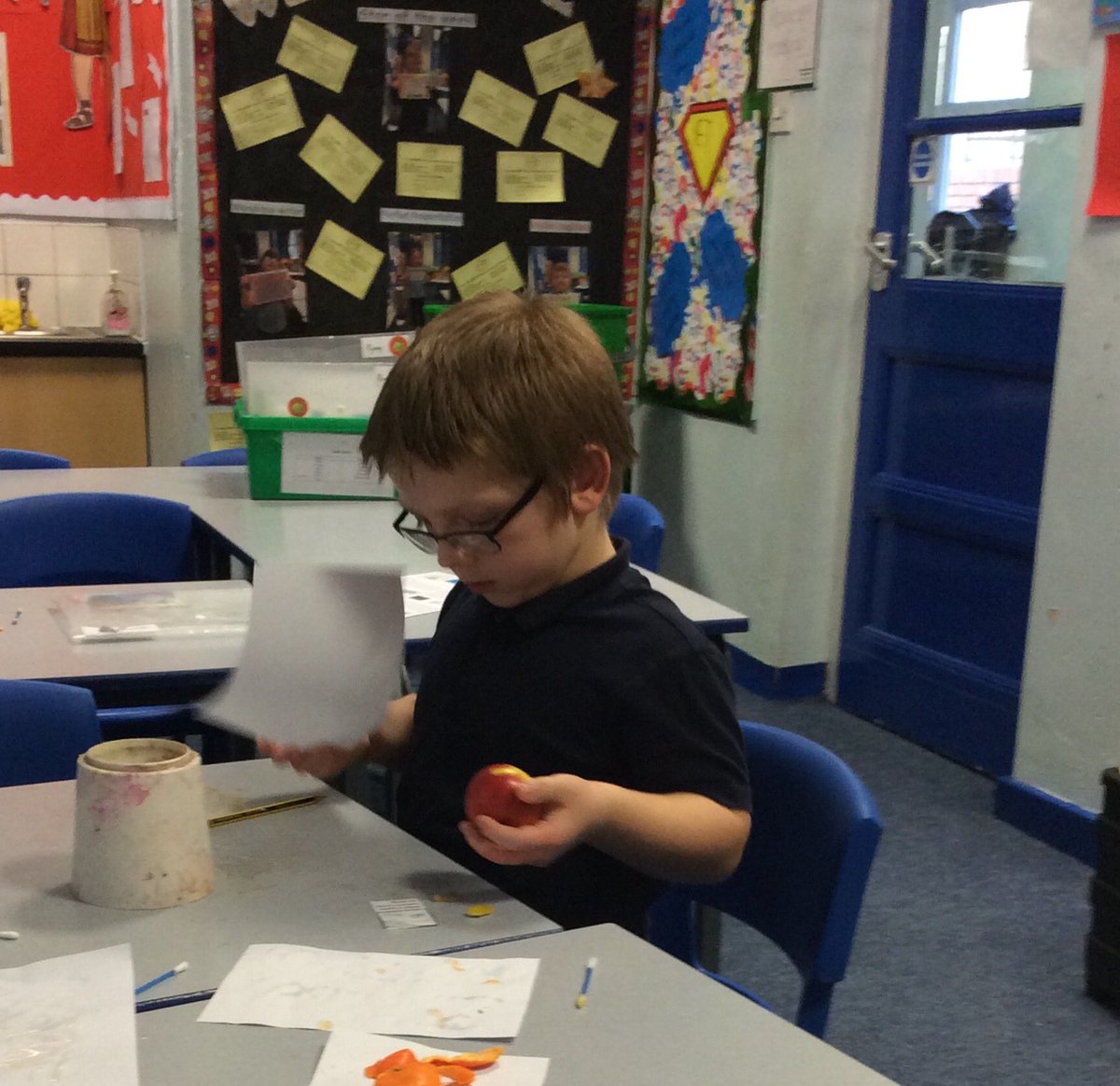 y4_meynell's tweet photo. Which fruit makes the best invisible ink? #scienceclub https://t.co/xnl1eKtXuI