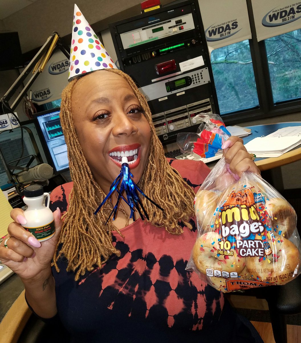 MsPattyJackson's tweet photo. They're back! Toast up a celebration with Maple French Toast English Muffins & Bagels and NEW Party Cake Mini Bagels from #ThomasBreakfast https://t.co/Yn92KmQLM8