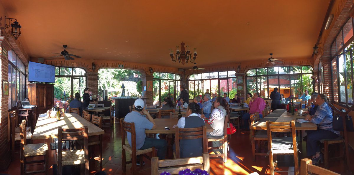 PetruscoAvila's tweet photo. Taller del Registro Nacional de Turismo #RNT impartido a prestadores de servicios de #Morelos. Gracias @parrlaslenas por la hospitalidad https://t.co/thOX2l4kBF