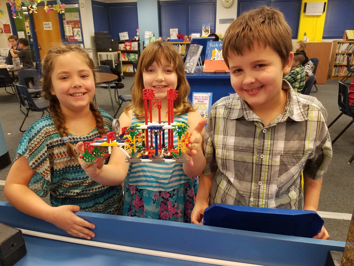 WorleysLeaders's tweet photo. Had a great time doing Makerspace in the library today! Thanks @MichelleBrosi for always creating a great time for us! #cseleads https://t.co/bvVxb9sIq1