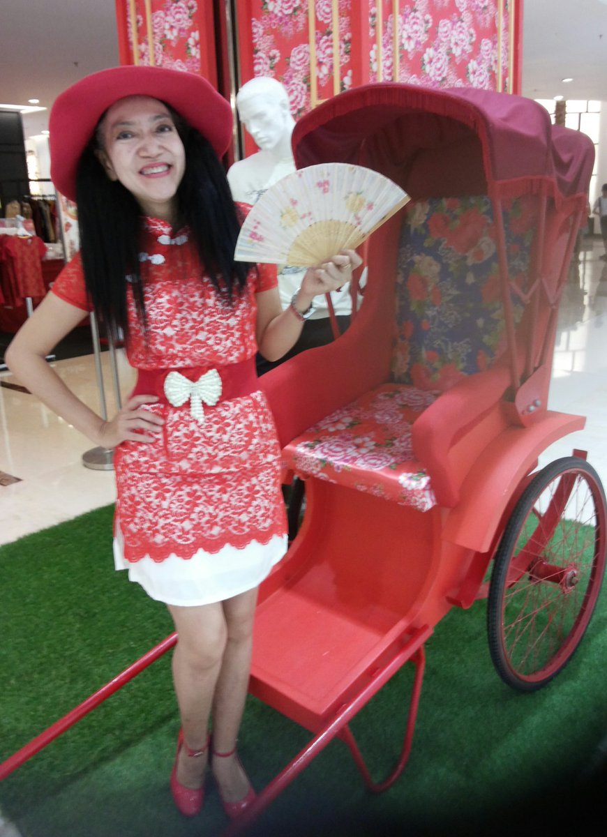 josephinesarino's tweet photo. Berselfie ria dgn rickshaw,semoga dapat rejeki angpao dari @btnbatara #serbuimlek #serbauntung #serbubtn ikutan @batagorsan @djose @LLa989 https://t.co/TRF2NBhwk2