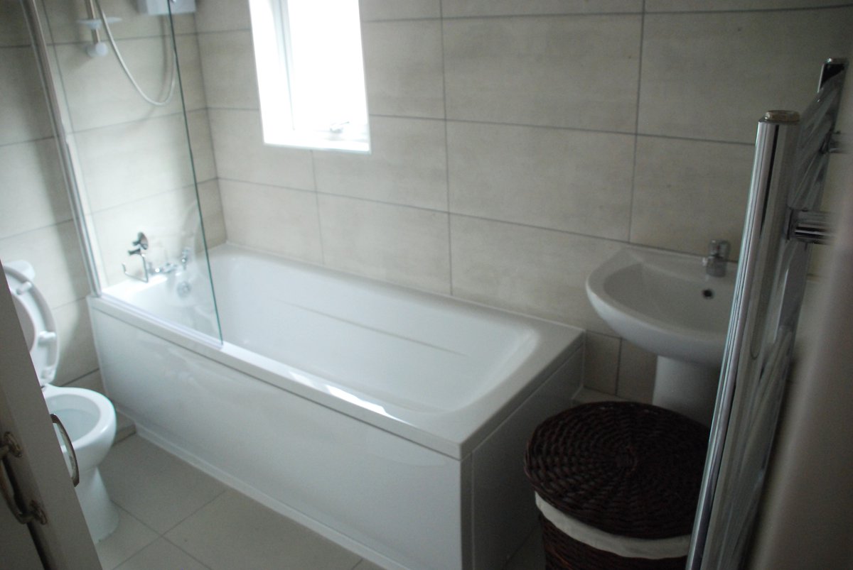 Holmes and Hunters tweet media