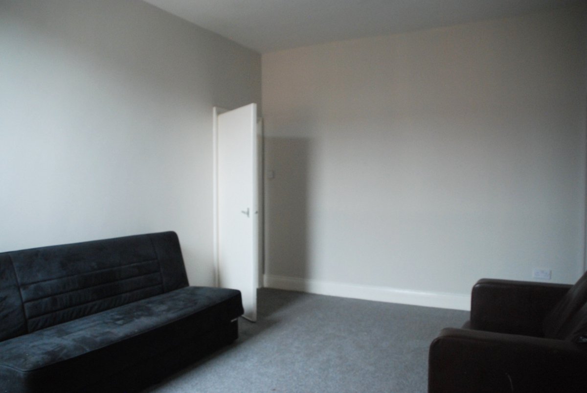 Holmes and Hunters tweet media